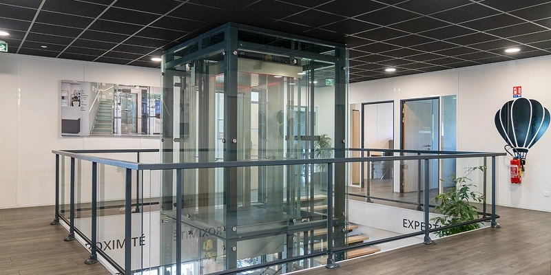Glass elevator
