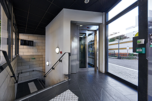 2PSO glazed GAIA landing door in Lyon metro