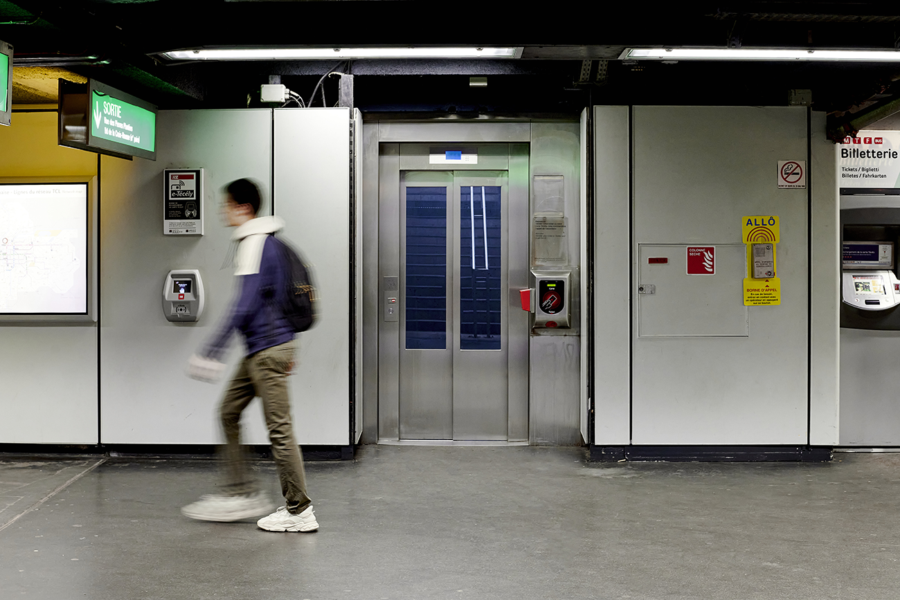Portes automatiques avec vitrage spécial pour le métro