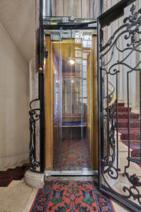 Porte d'ascenseur cabine et palière vitrée 